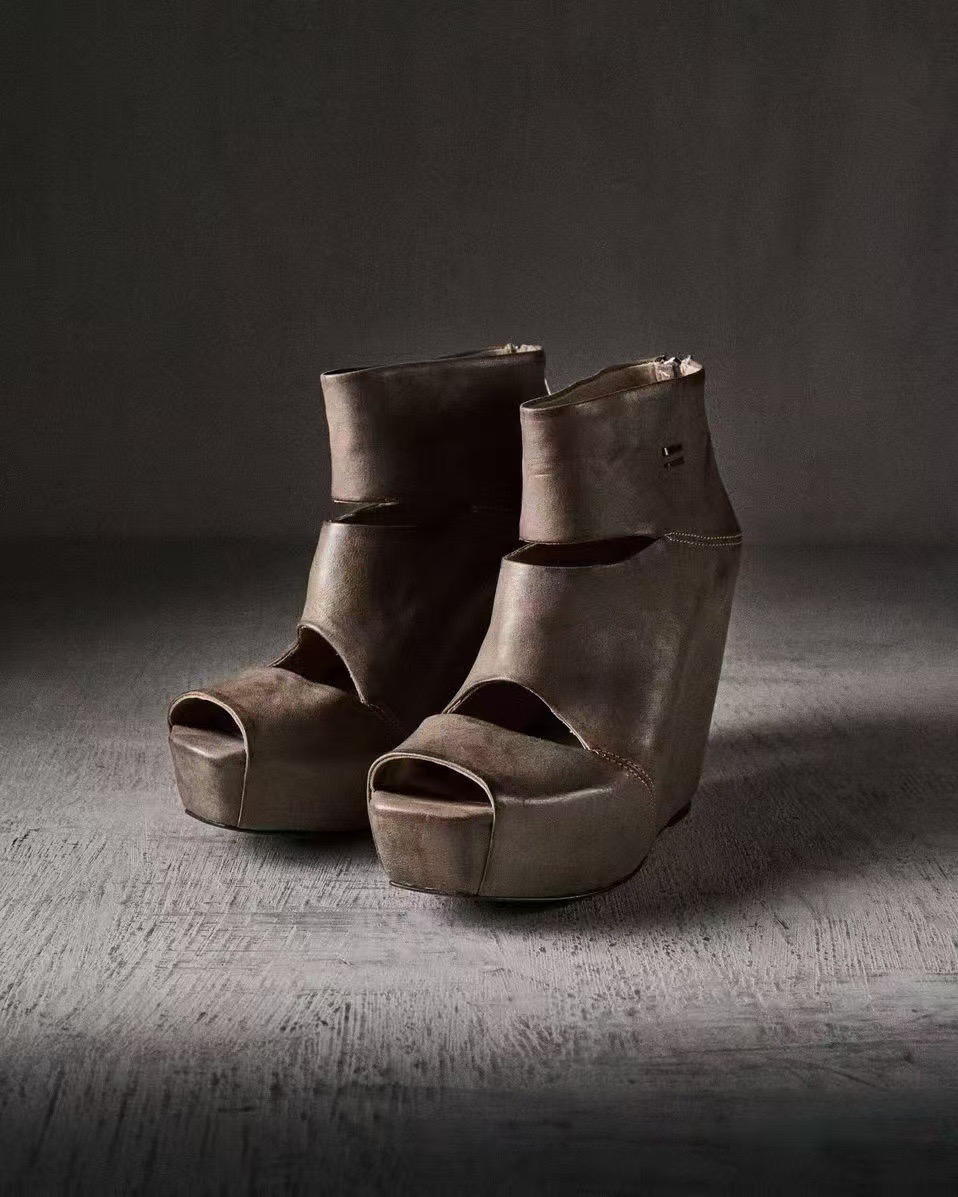 Women'S Fashion Leather Boots - 夏の新しい女性のヴィンテージグレーディストレスレザーカットアウトウェッジプラットフォームアンクルブーツピープトウバックジッパーゴシックファッションサンダル