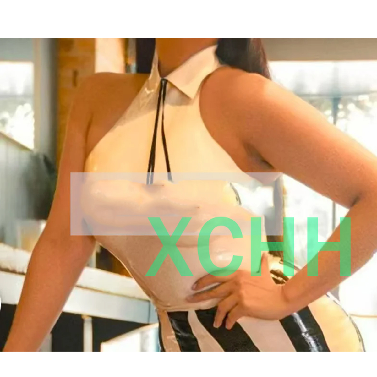Women Fashion Vest - 天然ラテックスセクシーな女性襟付きホルターラテックスシャツファッションラバーノースリーブトップラバーミニベストコスプレ衣装
