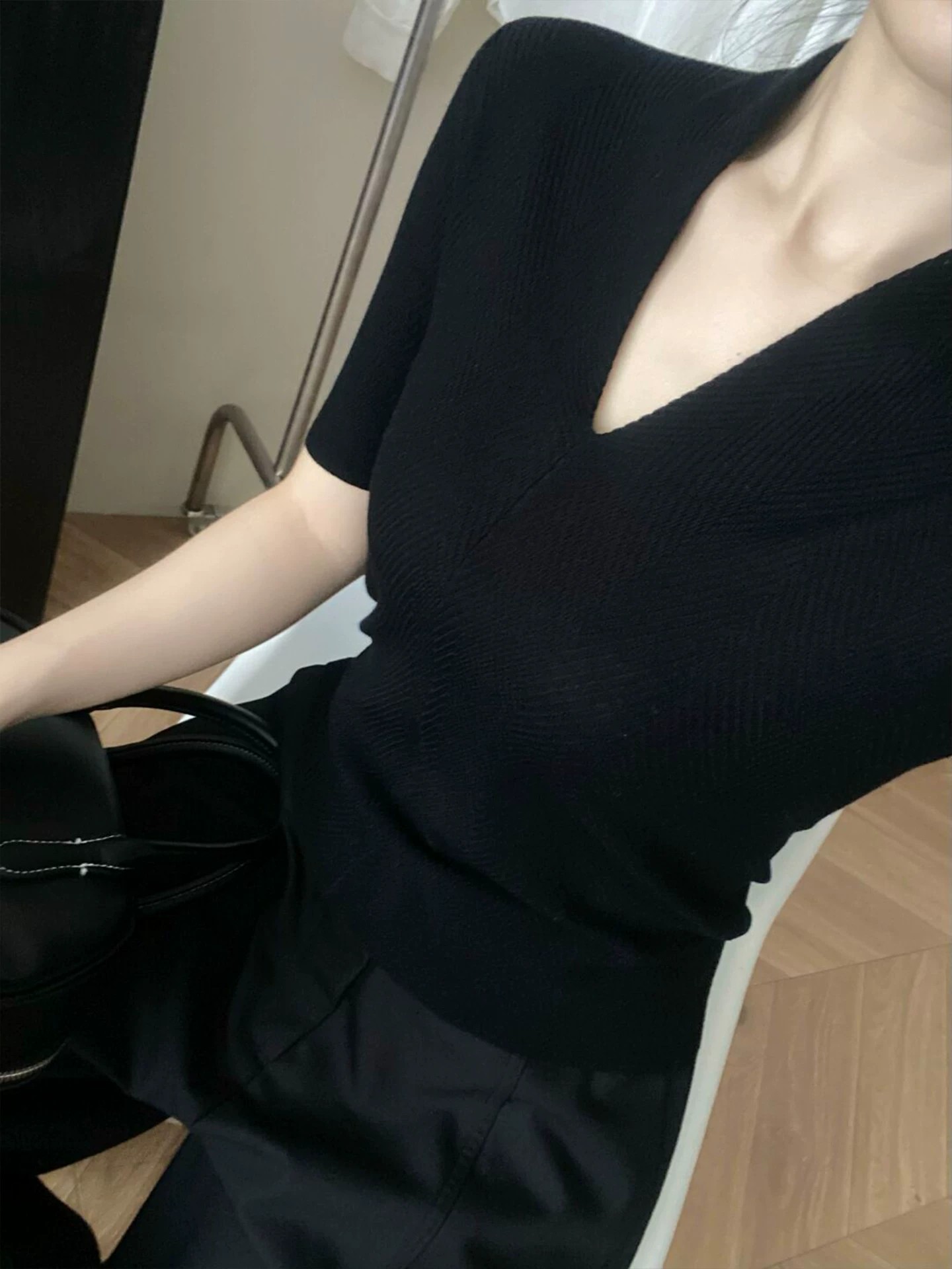ライトラグジュアリー高級ホワイトVネックニット半袖Tシャツ  - Women'S Fashion For 2026 のレビューと価格