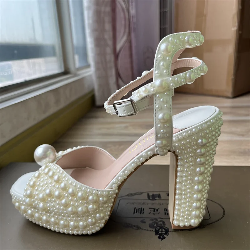 高級ブランドの女性の靴完全手作りパール厚いヒールサンダル結婚 - Women'S Fashion Brand Shoes のレビューと価格