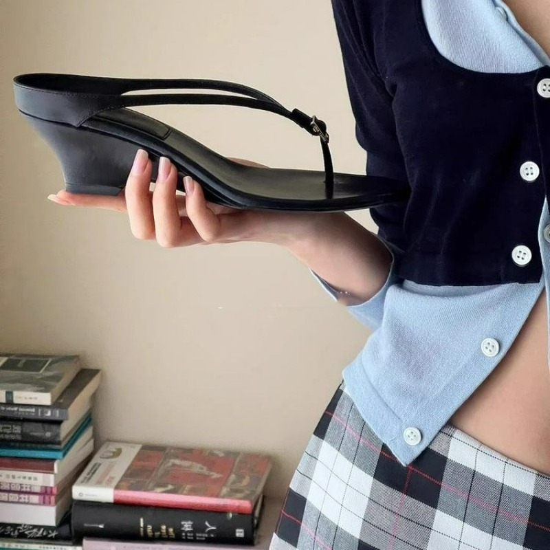 ファッショナブルな薄型パンプススリッパ、ランウェイトゥループ - Women Fashion Rings のレビューと価格